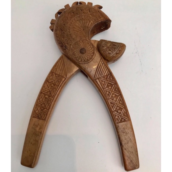 🏠• Scandinavian Teak Wood Nut Cracker - Picture 4 of 7